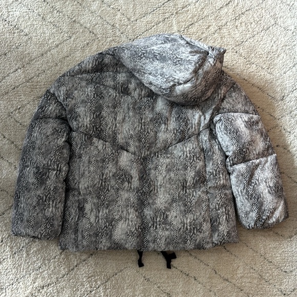 NWOT Noize Snakeskin Print Cruelty Free Puffer Coat Small - Picture 7 of 8